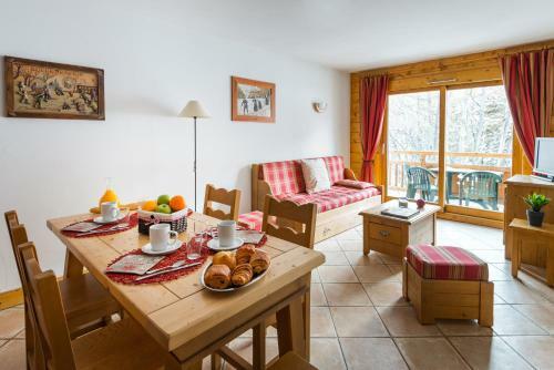 Aparthotel Lagrange Vacances Le Hameau Du Rocher Blanc