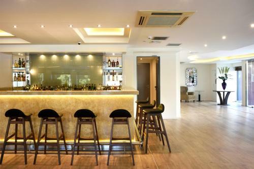 Athens Avenue Hotel