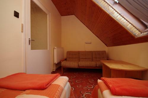 Mil�n Apartman-gyula