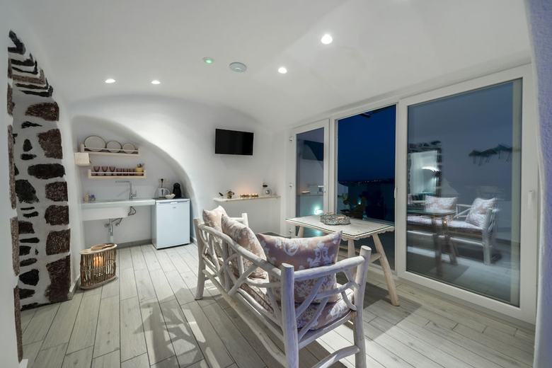 Villa Fira Deep Blue Suites