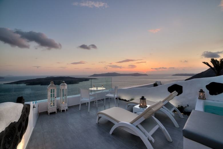 Villa Fira Deep Blue Suites