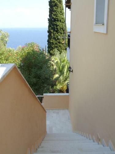 Spiros Apartments