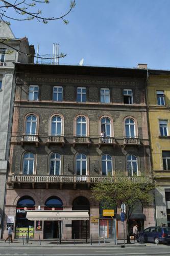 Sophie's Apartments