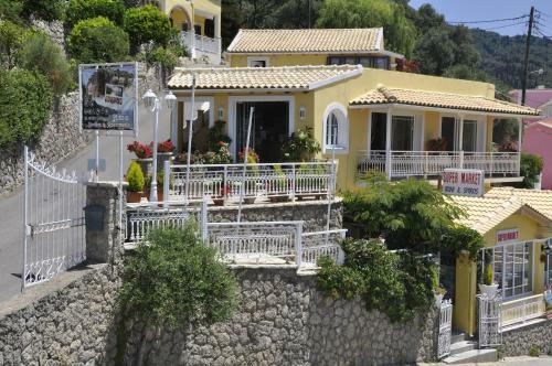 Mazis Apartments