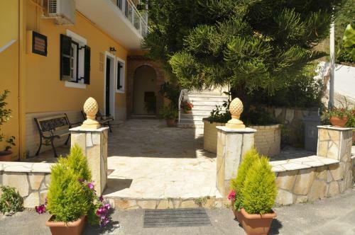 Mazis Apartments