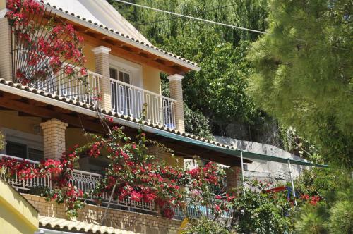Mazis Apartments