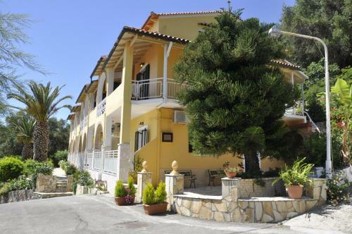 Mazis Apartments