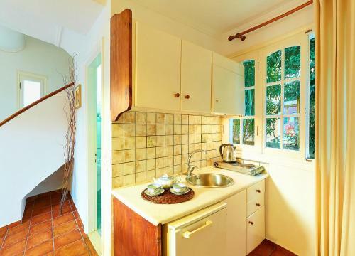 Alkyon Apartments & Villas Hotel