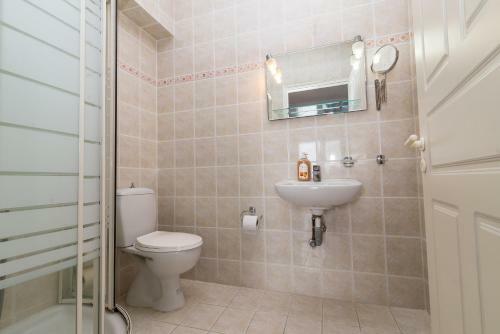 Eirini Plomariou Apartments
