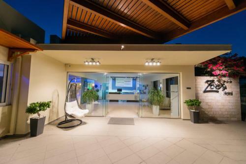 Zoes Hotel