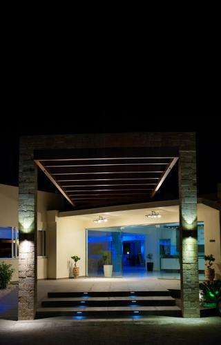 Zoes Hotel