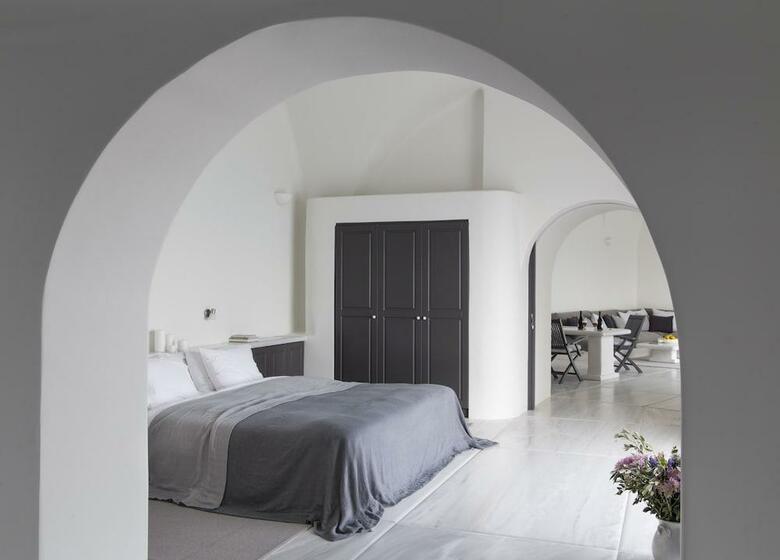 Perivolas Hotel