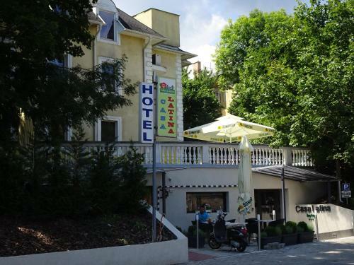 Hostal Hotel Casa Latina