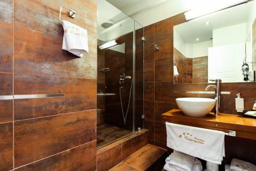Hostal Enastron Guesthouse