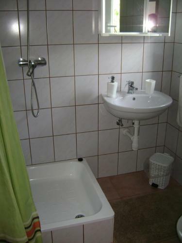 Apartment In Balatonmariaf�rdo 19405