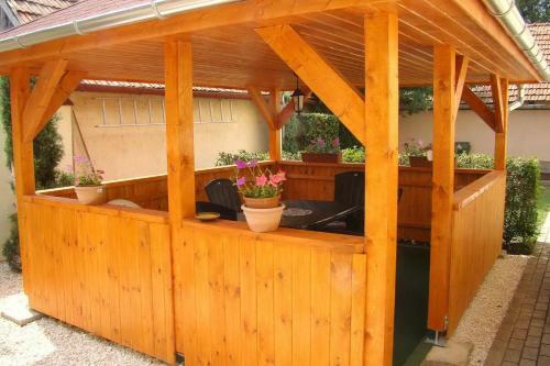 Napf�ny Apartmanh�z