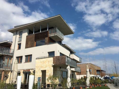 Silver Apartman