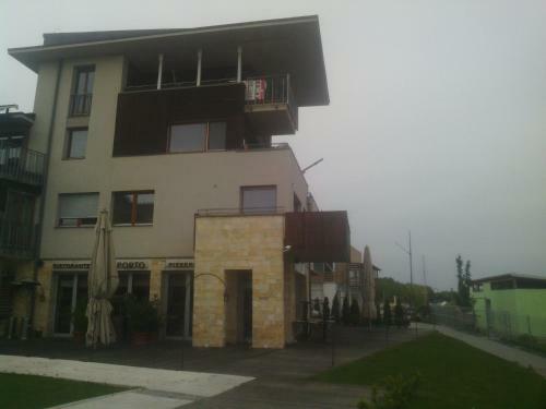 Silver Apartman