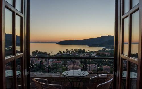 Vardia Hotel