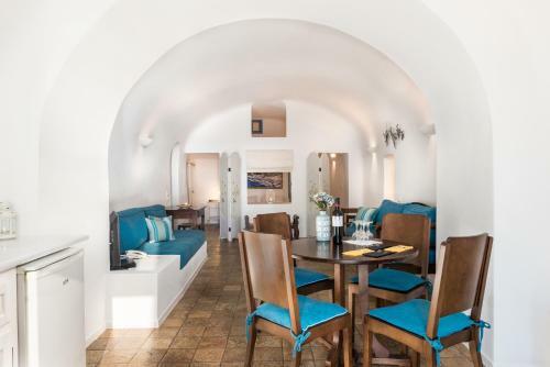 Aparthotel Pantelia Suites