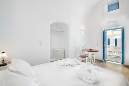 Aparthotel Pantelia Suites