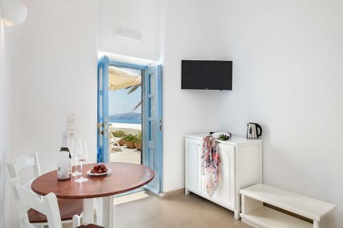 Aparthotel Pantelia Suites