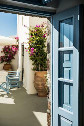 Aparthotel Pantelia Suites