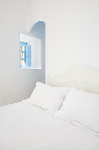 Aparthotel Pantelia Suites