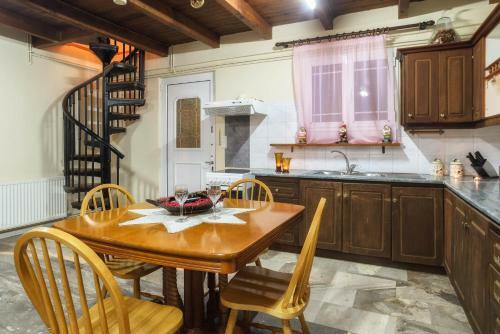 Borsalino Studios & Apartments