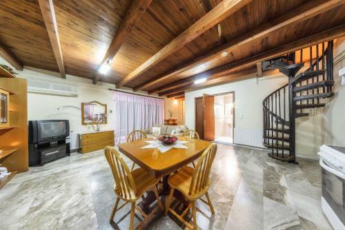Borsalino Studios & Apartments