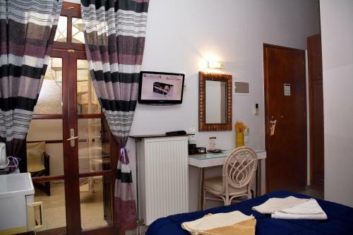 Hostal Enetiko Rooms