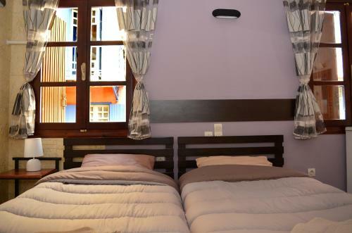 Hostal Enetiko Rooms