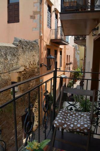 Hostal Enetiko Rooms