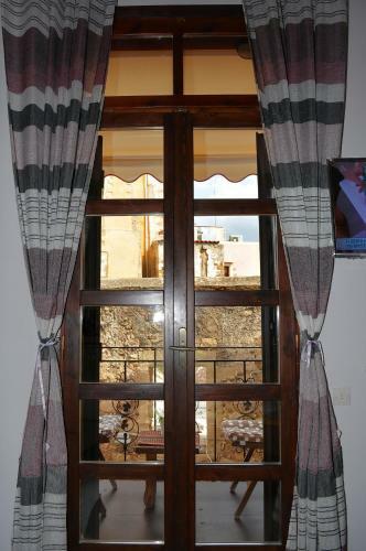 Hostal Enetiko Rooms