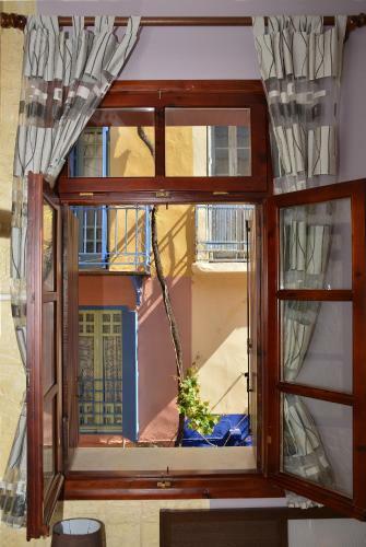 Hostal Enetiko Rooms