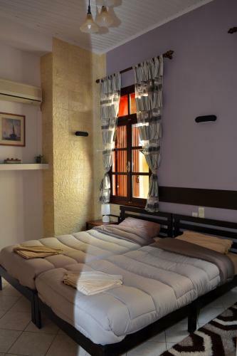 Hostal Enetiko Rooms