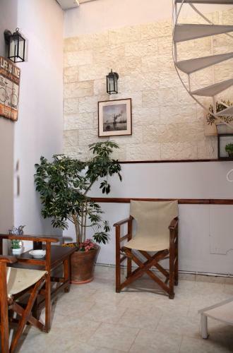 Hostal Enetiko Rooms