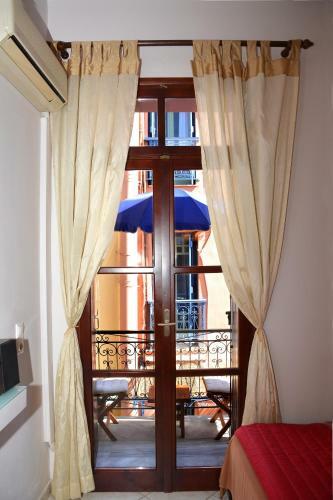 Hostal Enetiko Rooms