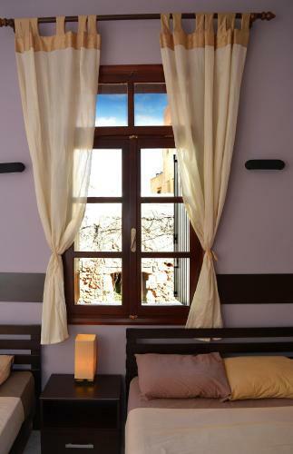 Hostal Enetiko Rooms