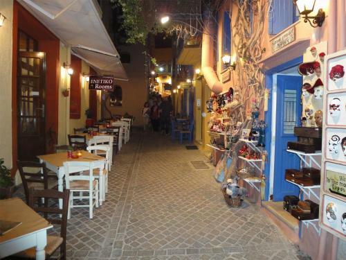 Hostal Enetiko Rooms