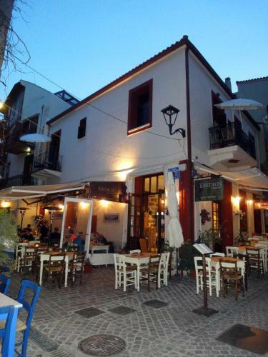 Hostal Enetiko Rooms
