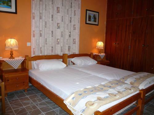 Hostal Liossis Rooms & Apartments