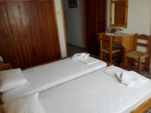 Hostal Liossis Rooms & Apartments
