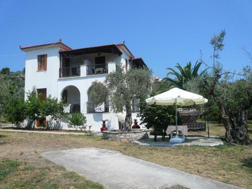 Hostal Liossis Rooms & Apartments