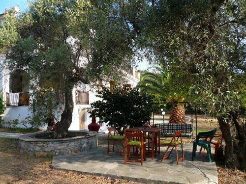 Hostal Liossis Rooms & Apartments