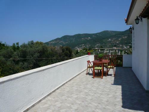 Hostal Liossis Rooms & Apartments