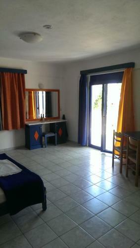 Leonidas Studios & Apartments