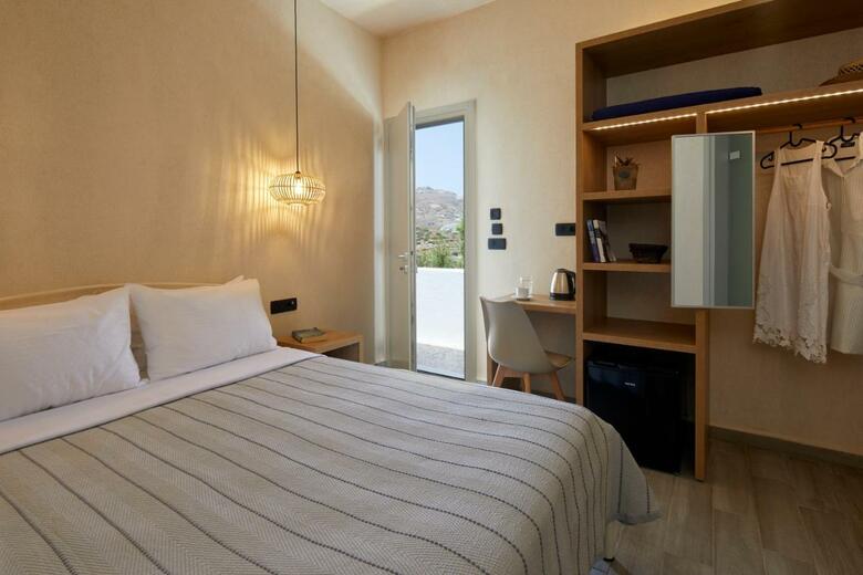 Hostal Acropole Sunrise