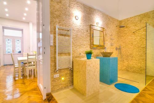 Central Stylish Apartments
