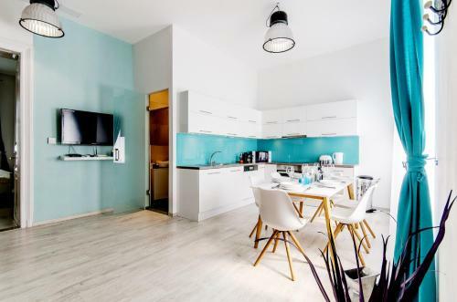 Central Stylish Apartments